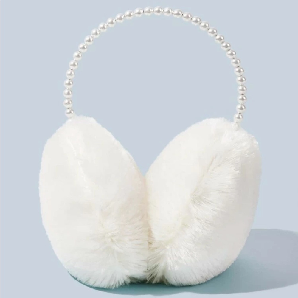 ❄️Pearl Ear Muffs❄️